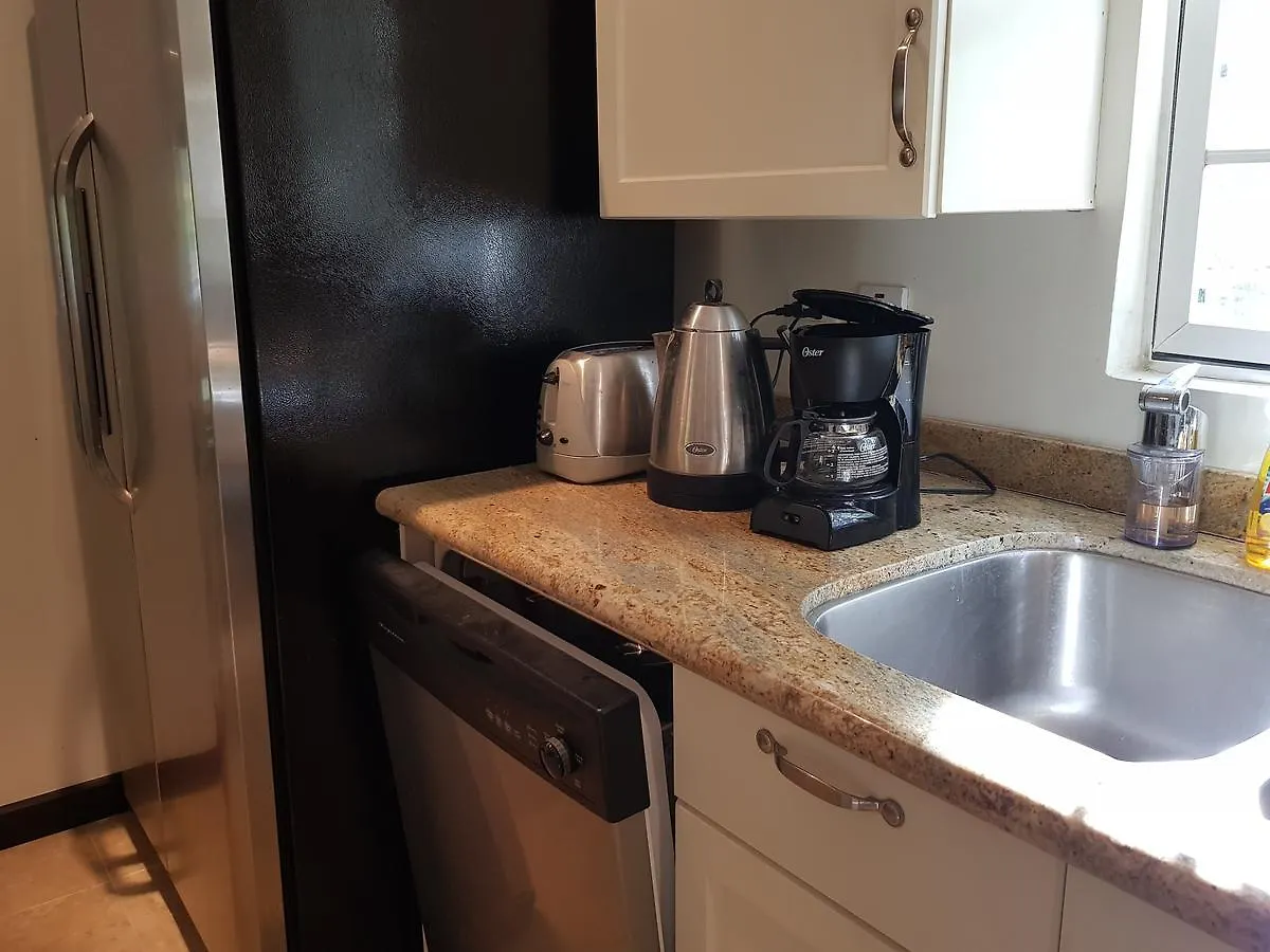 아파트호텔 Brownes Condominium 2 브리지타운