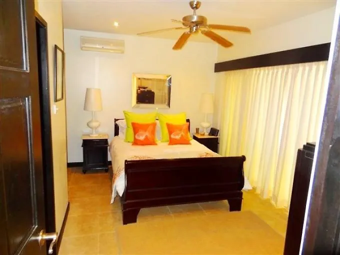 Brownes Condominium 2 브리지타운 바베이도스