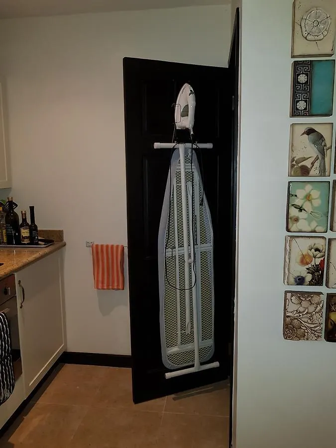 Brownes Condominium 2 브리지타운 아파트호텔